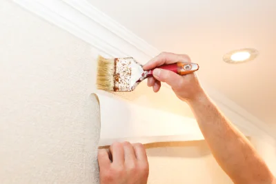 Pose de papier peint à Étrun — revêtements muraux et toiles de verre